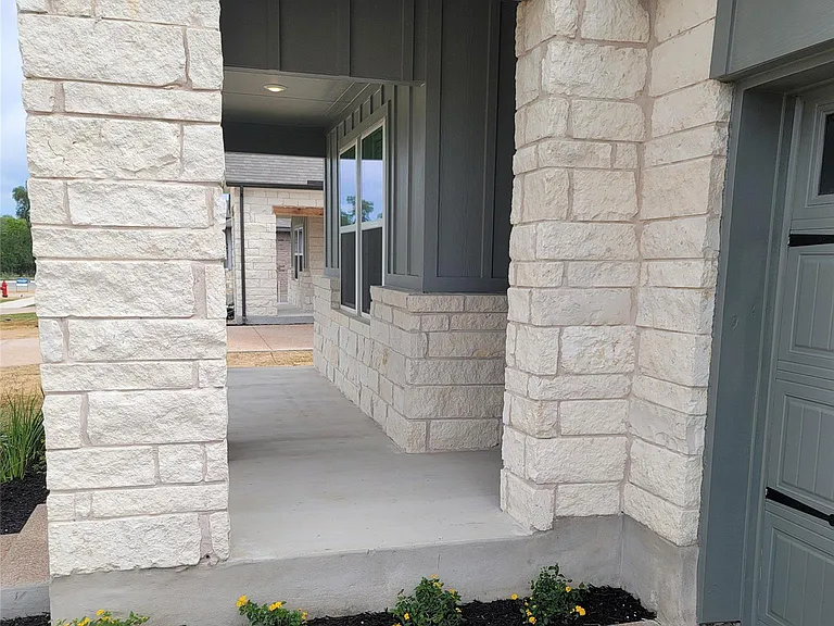 200 Callahan Loop — Photo 2