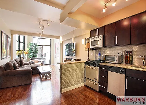 Sold by Warburg | media 21