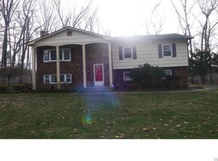 18 Eldorado Dr, Chestnut Ridge, NY 10977