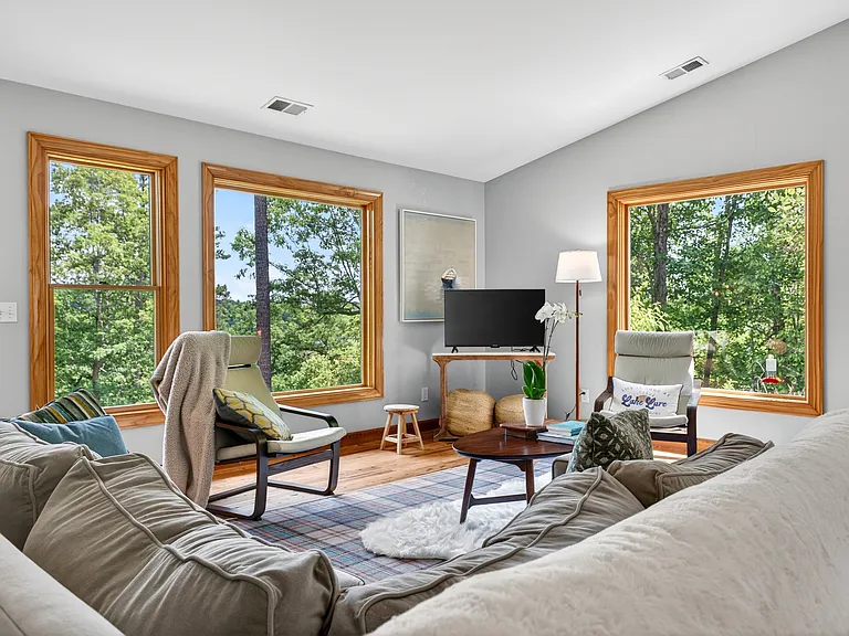 162 Hilltop Ct — Photo 3