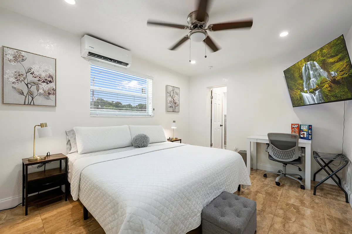 Building Photo - 5801 NW 11th Ave #1