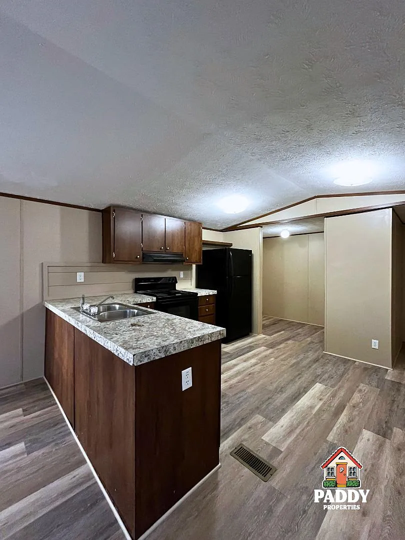 37 Walton Park Ln — Photo 3