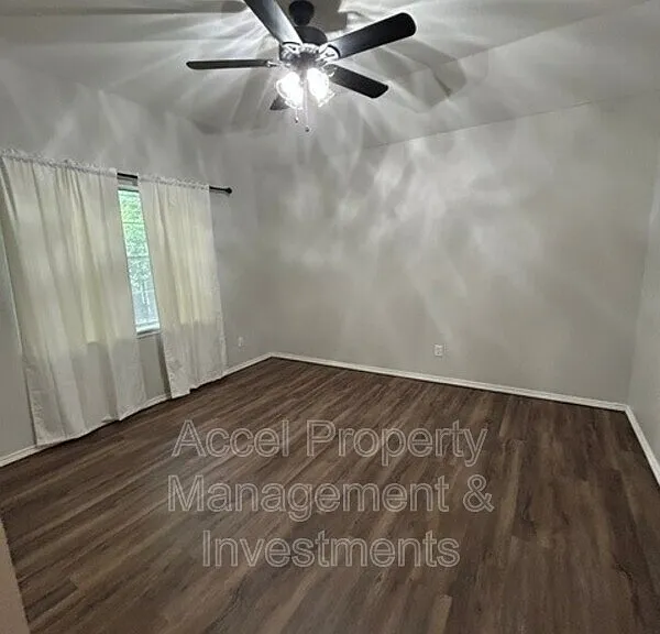214 W 17th St — Photo 16