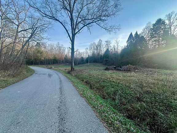 3rd image of 10 Hensley Rd