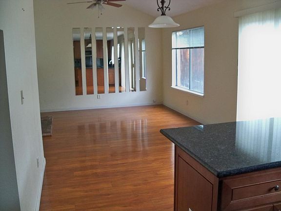 Kitchen/ Living Room