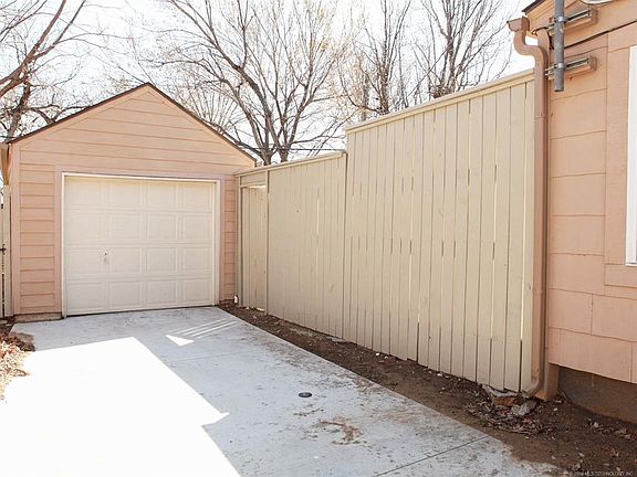 3rd image of 1319 S Jamestown Ave