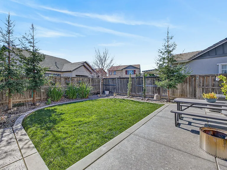 450 Syracuse Ln — Photo 22