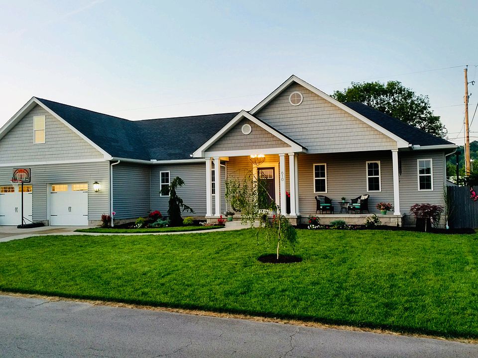 Lots of curb appeal!