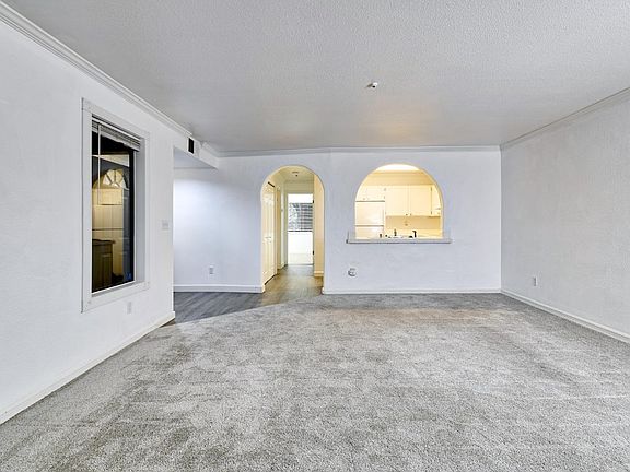 5th image of 94 Nicholas Court
