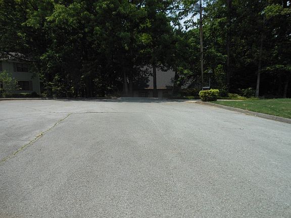 5th image of 489 Glenpoint Ln