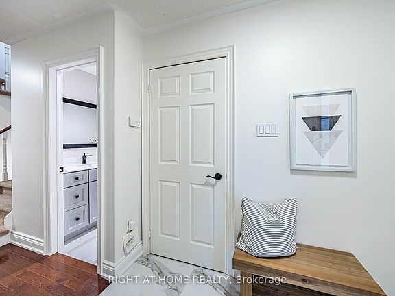 5th image of 3928 Hazelridge Rd