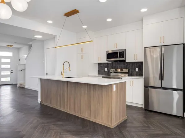 282 W Heartwood Parade SE, Calgary, AB T3S 0S7