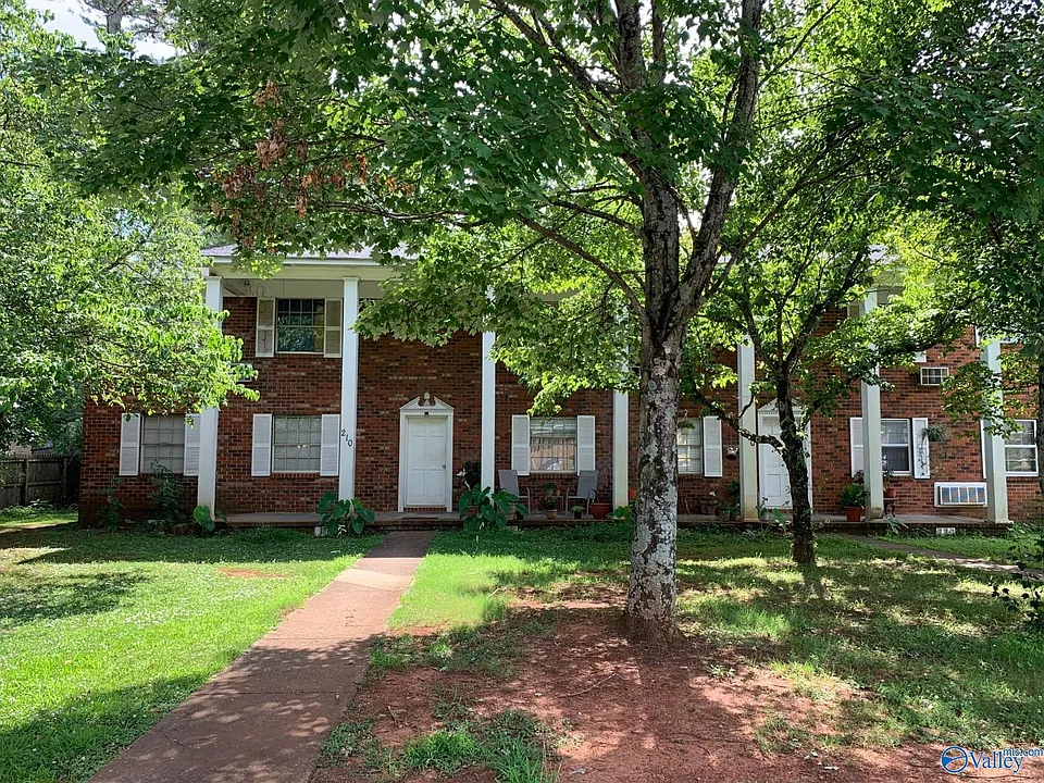 210 Cloverleaf Dr #4