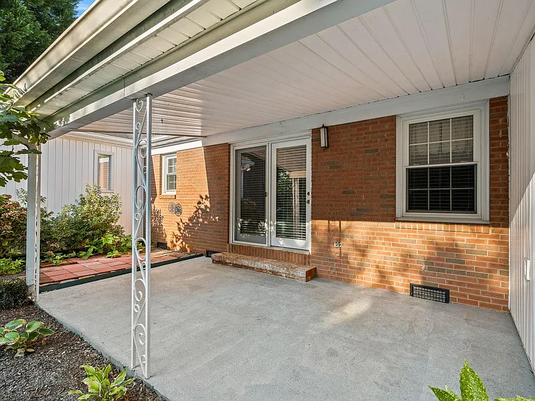 4713 Walden Ct — Photo 15