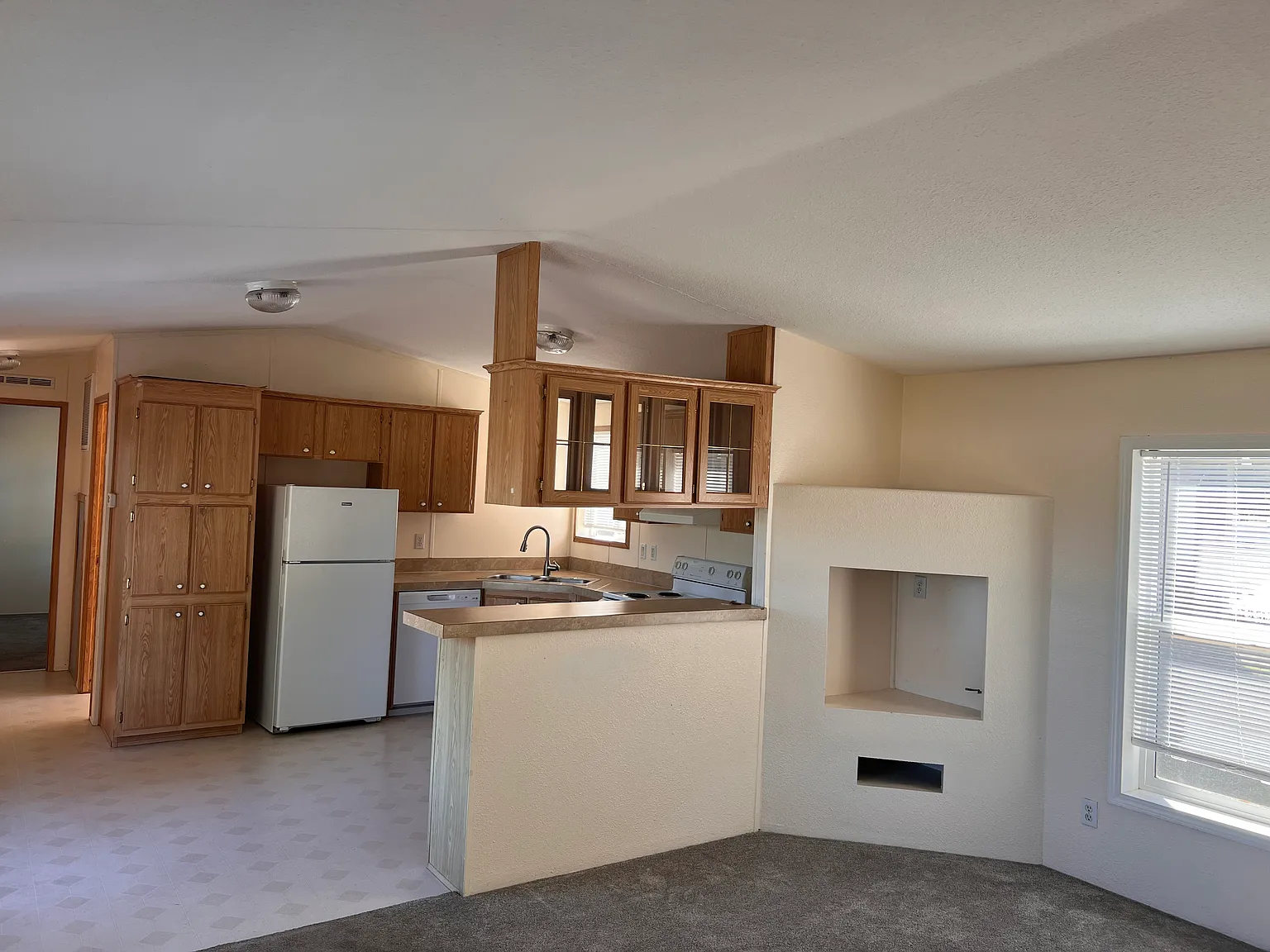 2 bed, 1000 sqft, $1,750 — Photo 3