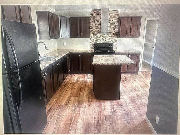 2nd image of 748 Queens Rd