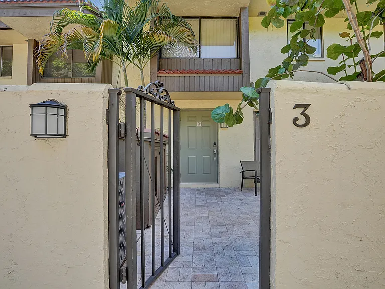 1330 NW 13th St #3 — Photo 6