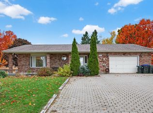 93 Edward St, Penetanguishene, ON L9M 1J3