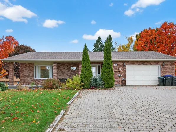 93 Edward St, Penetanguishene, ON L9M 1J3