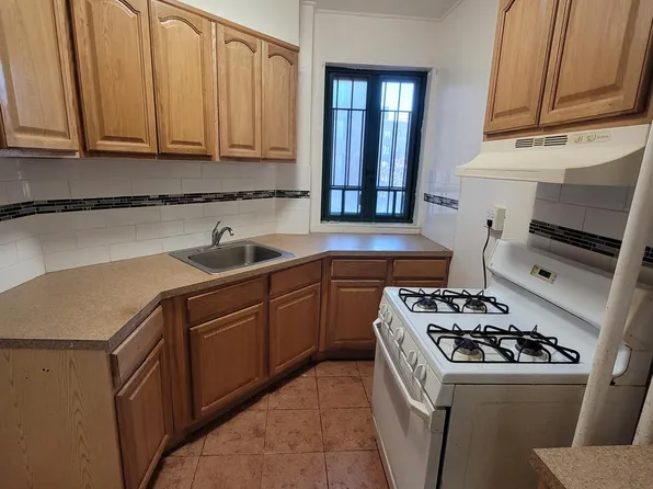 1651 Metropolitan Ave, Bronx, NY 10462