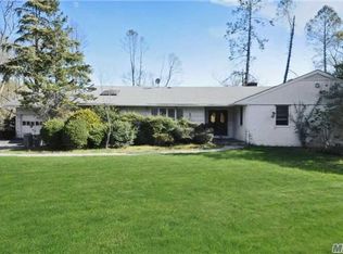 28 The Pnes, Old Westbury, NY 11568