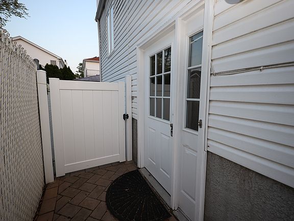 3rd image of 262 Stafford Ave #1