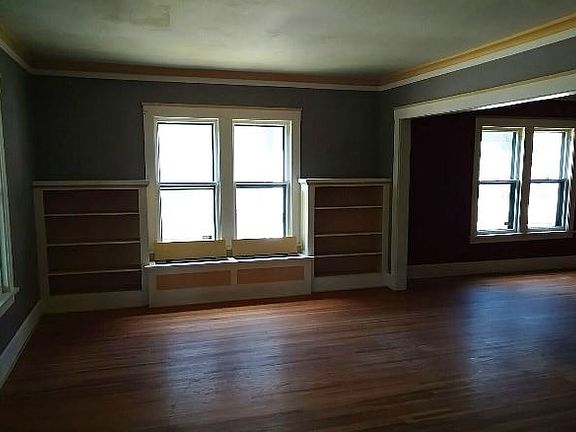 3rd image of 1916 Hutchins Ave