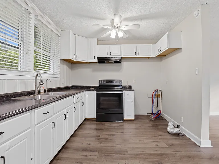 611 Forest Knolls Rd — Photo 9