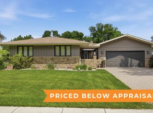 86 35th Ave NE, Fargo, ND 58102