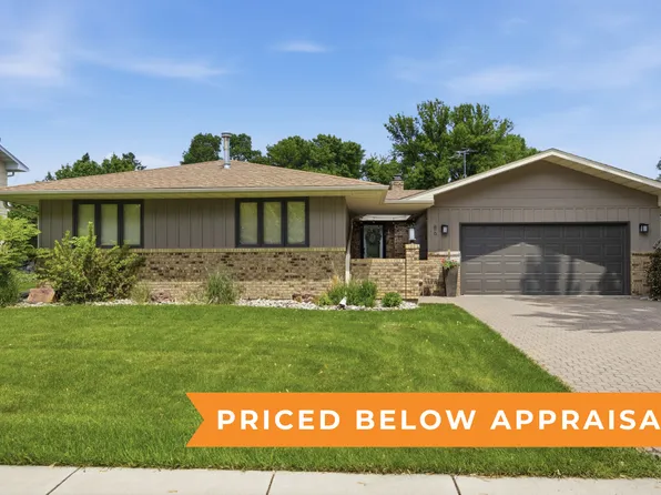86 35th Ave NE, Fargo, ND 58102
