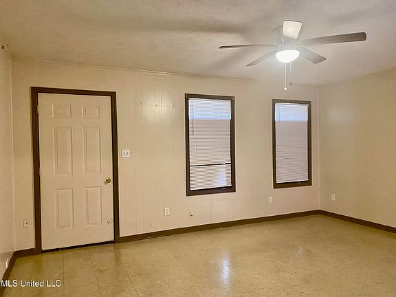 5th image of 615 Central Ave