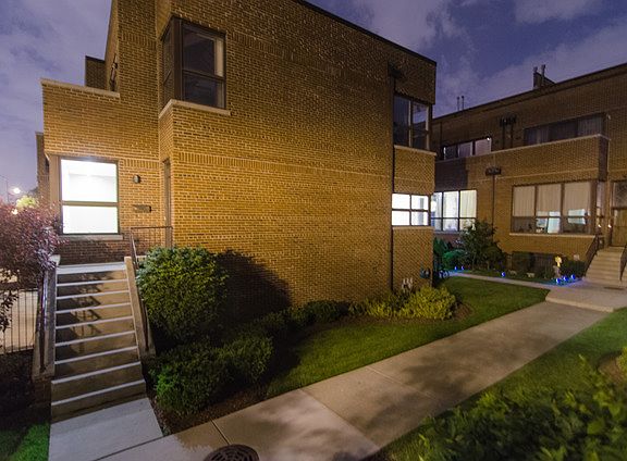 3rd image of 6534 N California Ave #6534