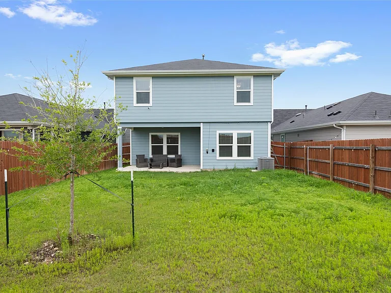 321 Sandringham Loop — Photo 23