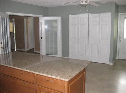 4th image of 286 N Burke Ave