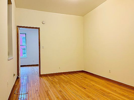 4th image of 314 E 9th St #5
