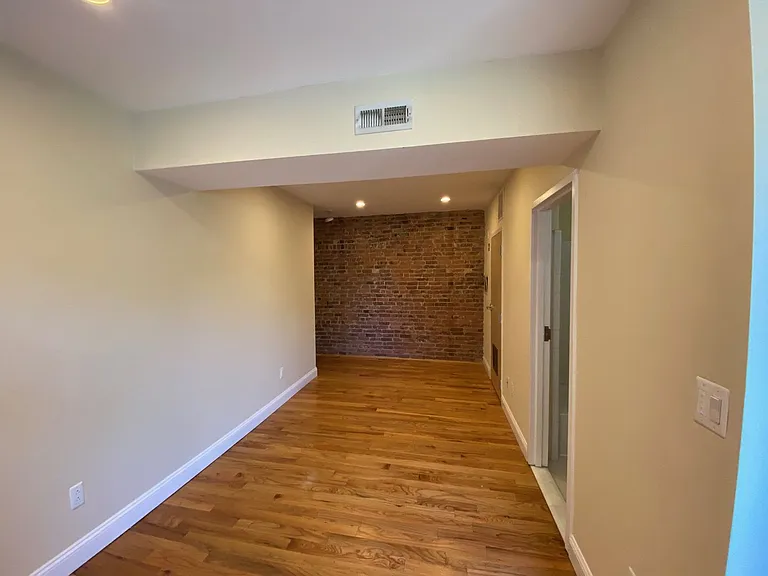 555 Winchester Ave — Photo 6