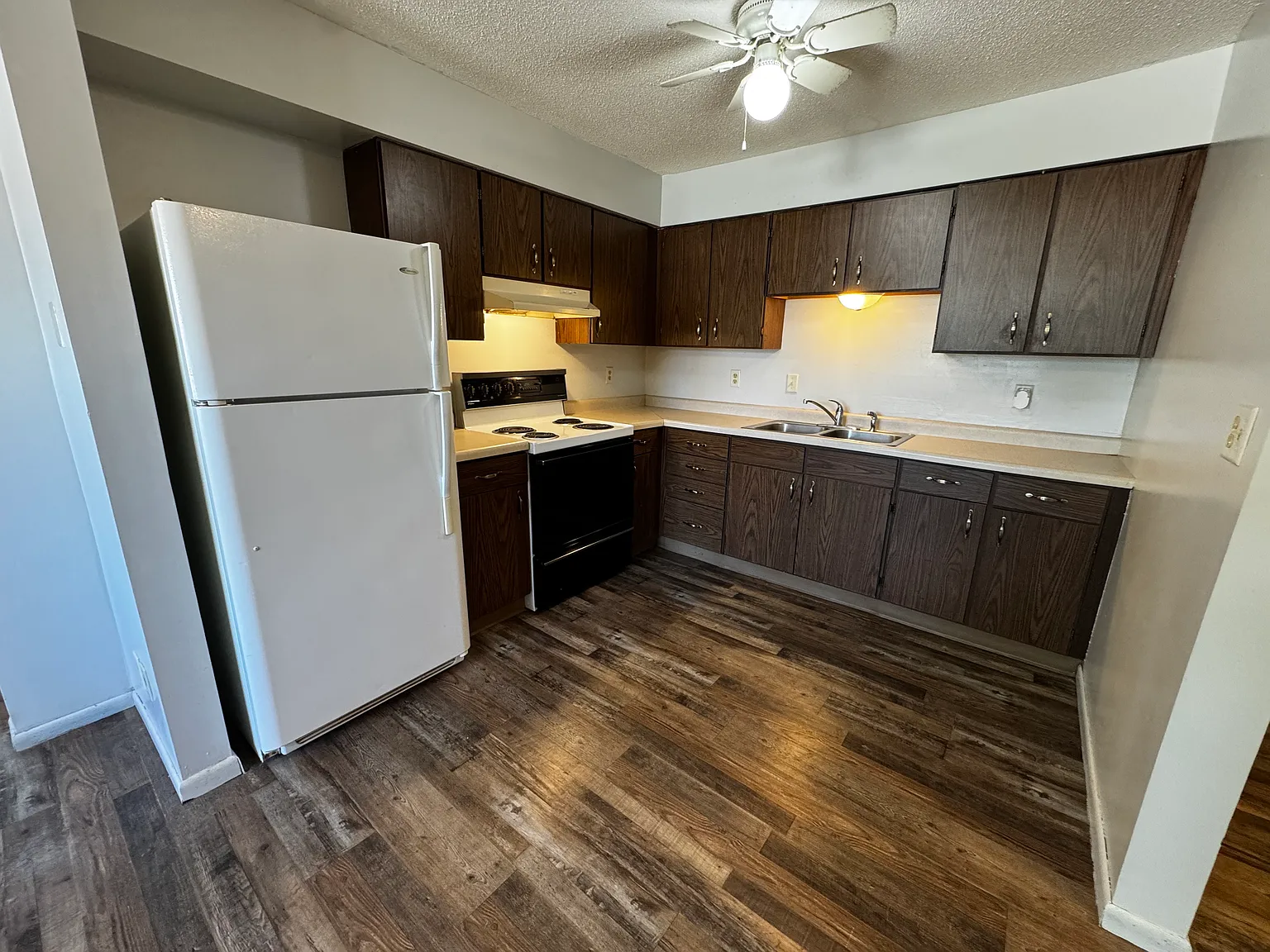 2 bed, 775 sqft, $995 — Photo 3