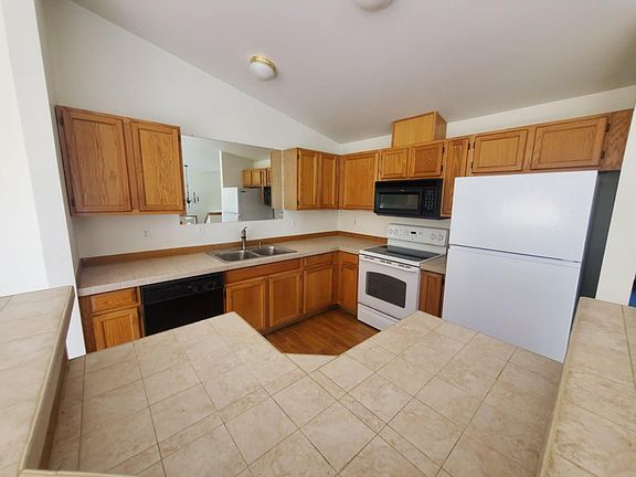 3rd image of 9025 Corbin Dr #B