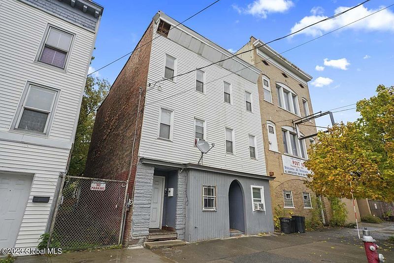 2nd image of 483 Washington Avenue