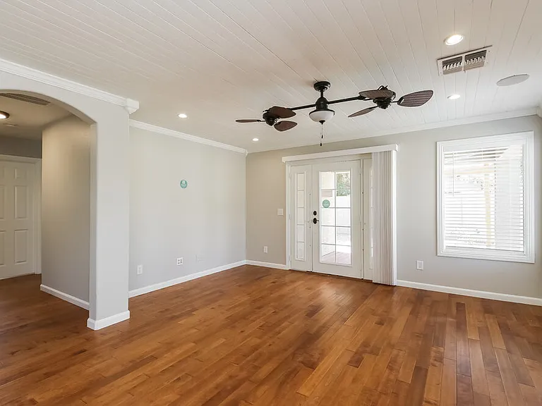 651 E Christopher St — Photo 8