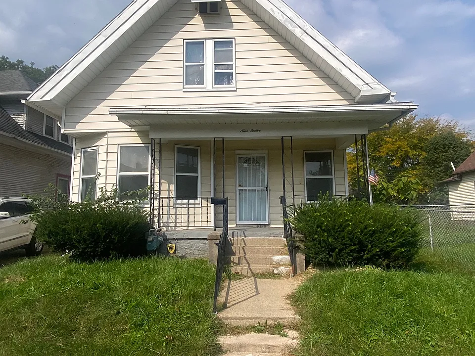912 Woodland Ave