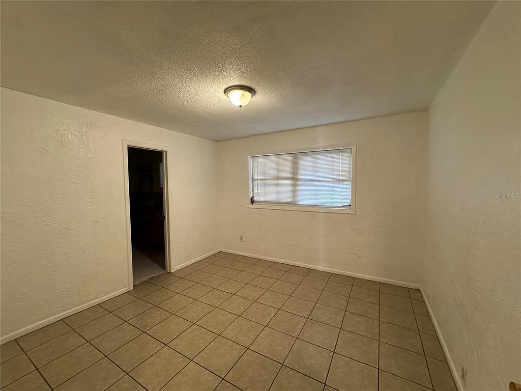 3 bed, 2.5 bath, 1868 sqft, $1,800 — Photo 4