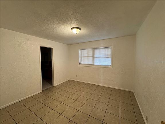 4th image of 25 E St