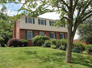 1096 Surrey Woods Rd, Bethel Park, PA 15102