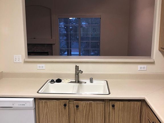 2nd image of 1900 N Torrey Pines Dr Unit 201