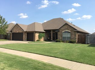 2116 SW 30th St, Moore, OK 73170