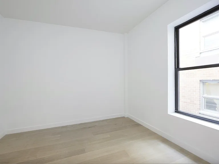 634 E 11th St #15 — Photo 5