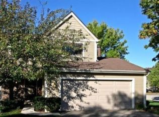 305 E Forest Knoll Dr, Palatine, IL 60074