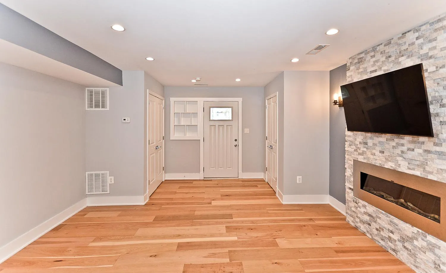 1 bed, 900 sqft, $1,950 — Photo 3
