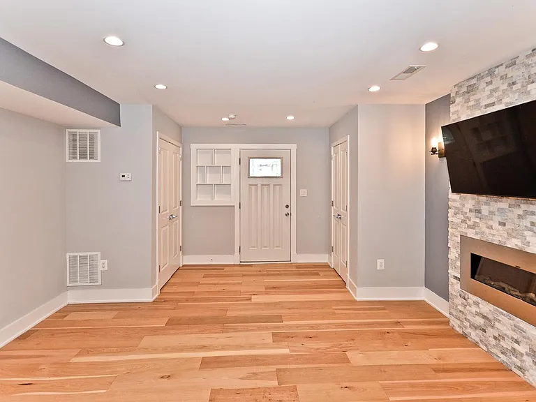 541 Quincy St NW #B — Photo 3